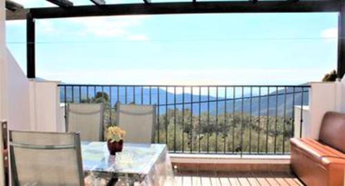 Almeria Apartment | Cozy 2-Bedroom Apartment with Pool and Garden at Enix Almeria