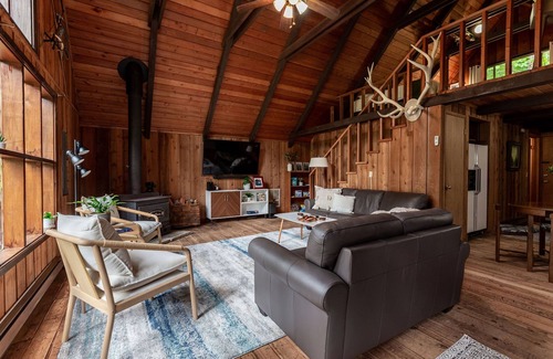 Packwood Cabin | Pet-Friendly A-Frame Retreat @ Mt. Rainier - 10/10 Rating!