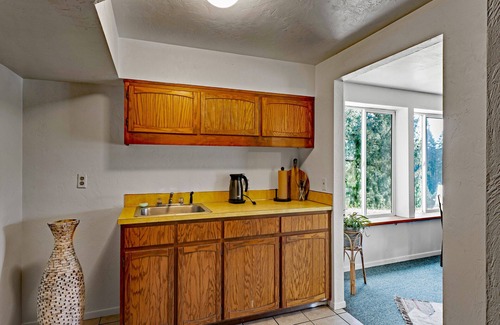 Eugene House | Cozy A Frame Retreat Near Eugene with Pool & Pet Welcome