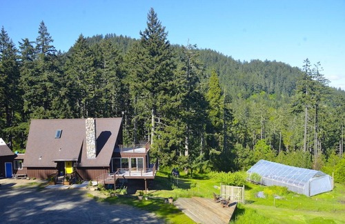 Eugene House | Cozy A Frame Retreat Near Eugene with Pool & Pet Welcome
