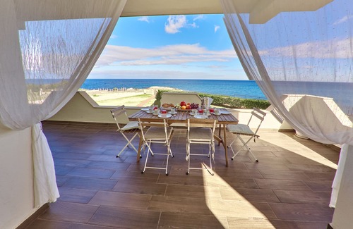 Augusta Villa | Charming abode on the sea, enchanting views, all comforts, descent to the sea