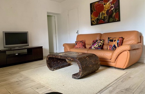 Orgueil Apartment | Historic Château Stay with Pool & Family-Friendly Amenities
