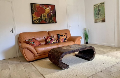 Orgueil Apartment | Historic Château Stay with Pool & Family-Friendly Amenities