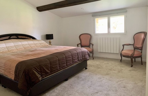 Orgueil Apartment | Historic Château Stay with Pool & Family-Friendly Amenities
