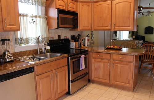 Villas House | Pet-Friendly Getaway: Renovated Retreat with Great Amenities