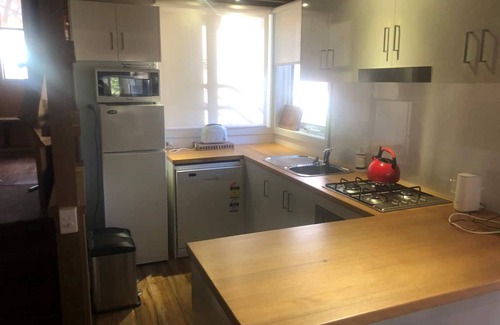 Dinner Plain Ski Chalet | Pet-Friendly Alpine Chalet 'Faithfulls' with Spa & Hot Tub
