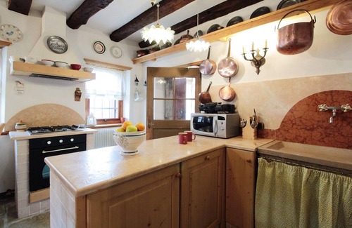 Chies House | Cozy Holiday Home in Chies d'Alpago with Beautiful Garden