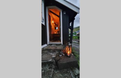 Kvivik House | Heritage Retreat in Kvívík by the River - 4-Star Stay