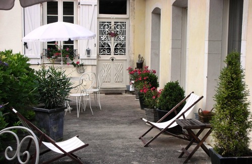 Saint-Romain House | Stylish Vineyard House with Spa and Pool Amenities