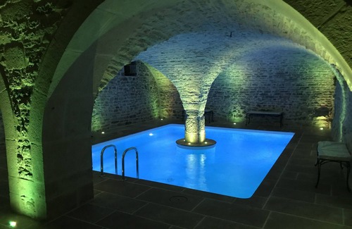 Saint-Romain House | Stylish Vineyard House with Spa and Pool Amenities