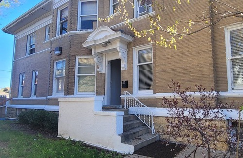 Rockford Apartment | Classic 1 Br Apartment Near River & Downtown with Spa