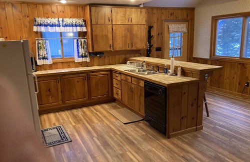 Lac du Flambeau Cottage | Cozy Fence Lake Cottage with Scenic Sunset Views
