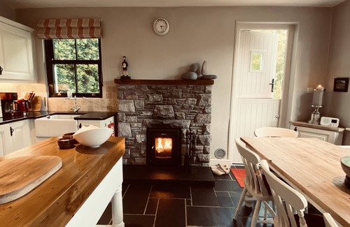 Glenbeigh Cottage | Cozy Cottage in Glenbeigh with Ocean View & Free WiFi