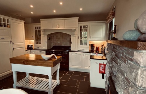 Glenbeigh Cottage | Cozy Cottage in Glenbeigh with Ocean View & Free WiFi
