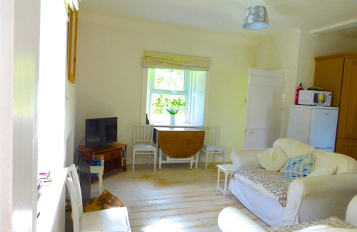 Carsethorn Cottage | Cozy Countryside Cottage: Pet-Friendly & Steps from the Sea