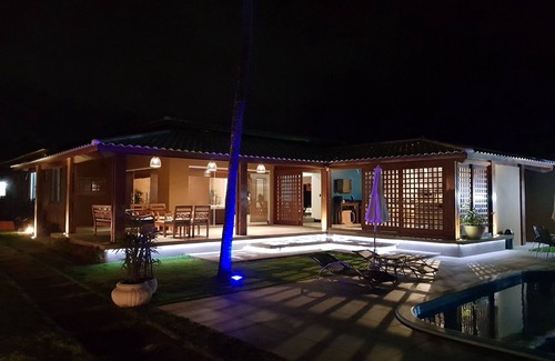 Itacimirim House | Beachfront Oasis: 4 Suites, Pool & Steps to the Shore
