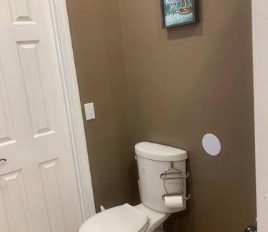 Counce House | Cozy Cabin with Oceanfront Views in Pickwick - 10/10 Rated