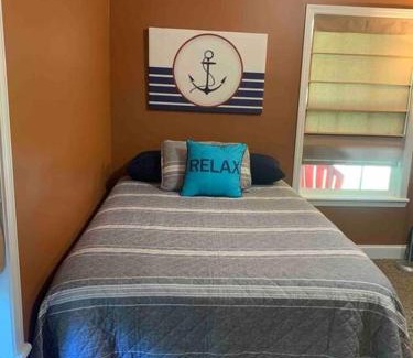 Counce House | Cozy Cabin with Oceanfront Views in Pickwick - 10/10 Rated