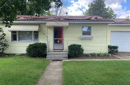 Tawas City House | Charming and Cozy 2B House - Brilliant Location Near Downtown