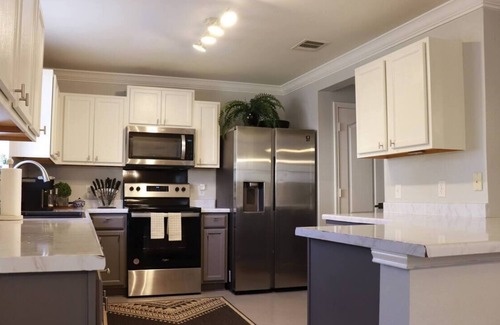 Mckinney Park East House | Charming and Cozy 3-bedroom house in cool Austin with AC, WiFi