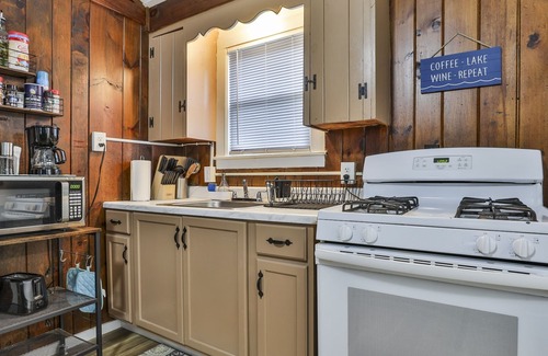 Weirs Beach Cottage | Charming and Cozy Cottage in Laconia