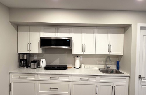 Fort Gary Apartment | Charming and Cozy Private 2-Bedroom Suite