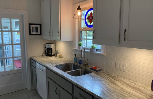 Tulsa Cottage | Guest Rated 10/10: Cozy Stone Cottage Near Tulsa Attractions
