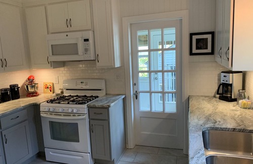 Tulsa Cottage | Guest Rated 10/10: Cozy Stone Cottage Near Tulsa Attractions
