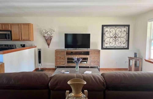 Buckley House | Inviting Farmhouse Retreat with Kitchen & 9.6/10 Rating