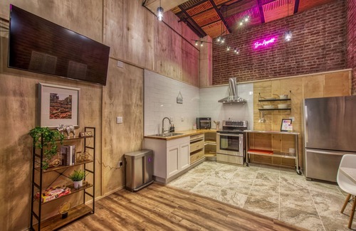 Downtown San Francisco Hotel | Cozy Downtown Room with Spa and Hot Tub Amenities