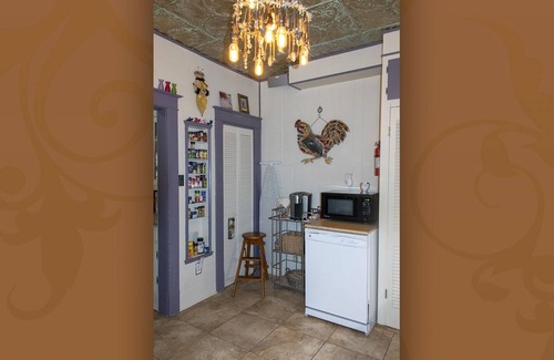 Vollintine-Evergreen House | Unique 1925 Bungalow with Spa and Hot Tub – Guest Rated 9.8