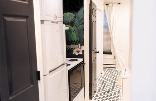 Stanton Park Apartment | Historic Apartment in Capitol Hill with Spa & Breakfast