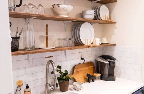 Stanton Park Apartment | Historic Apartment in Capitol Hill with Spa & Breakfast
