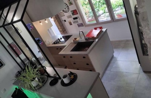 Senlis House | Idyllic House with Spa, Hot Tub & Pet-Friendly Amenities