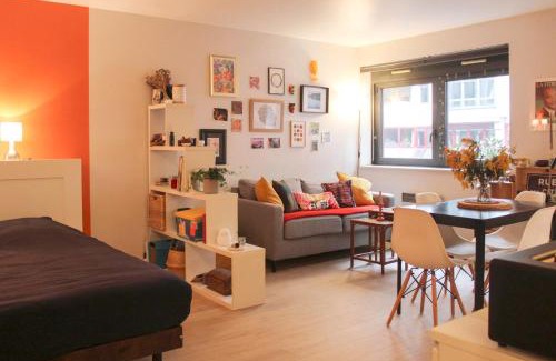 Parc-de-Montsouris Apartment | Practical Studio in Paris 14th with Family-Friendly Amenities