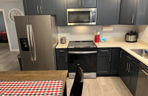 Fulda Other | Charming and private 3-bedroom farmhouse in lovely Evanston with WiFi, AC.