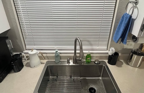 Springfield House | Charming and relaxing 2-bedroom house in quaint Springfield with AC.