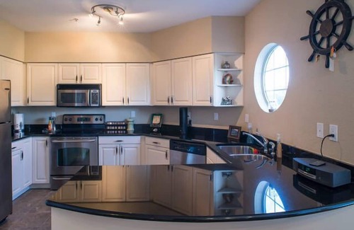Highland Lake Estates Villa | Inviting Villa with Wrap-Around Balcony & Lake View
