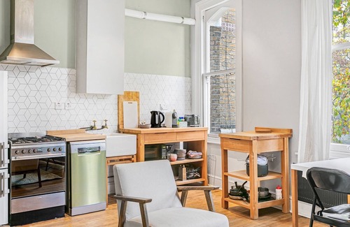 Brixton Apartment | Modern Condo in Brixton with Family-Friendly Amenities