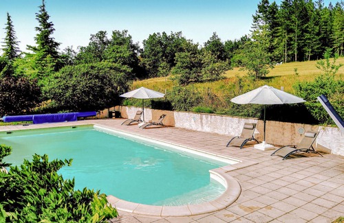 Soucirac House | Idyllic Cottage Retreat with Pool and Spa in Scenic Countryside