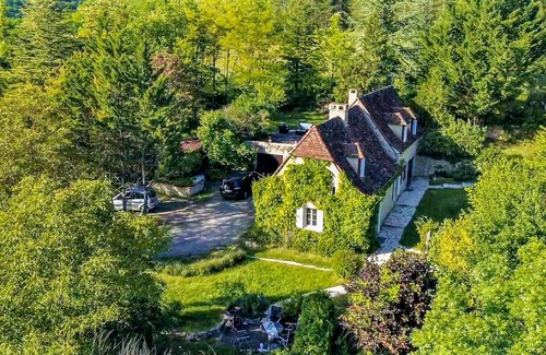 Soucirac House | Idyllic Cottage Retreat with Pool and Spa in Scenic Countryside
