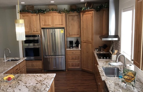 Walterville House | Beautiful Riverfront House with Ocean View & Breakfast