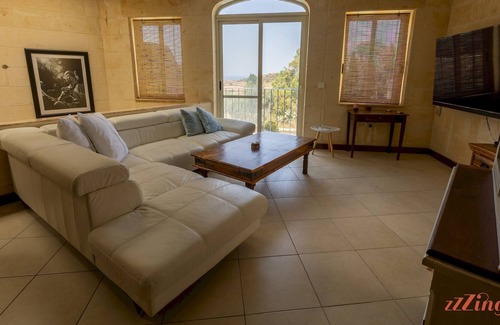 Ta' Għammar Villa | Charming and Tranquil Farmhouse in a Cul De Sac