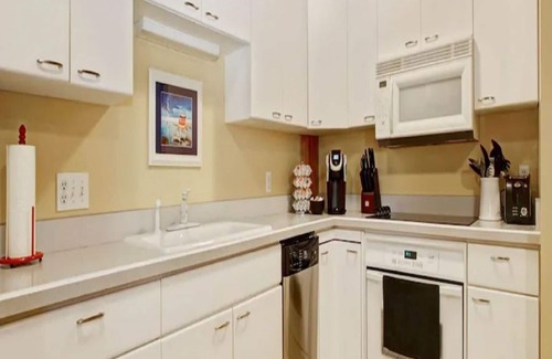 Telluride Condo | Pet-Friendly Getaway with Pool and Child Activities