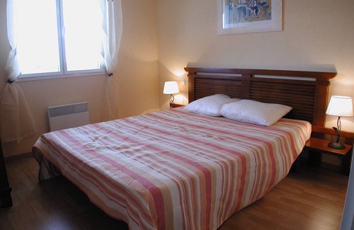 L'Aiguillon-sur-Vie Apartment | Inviting Apartment at a Golf Course with Great Amenities