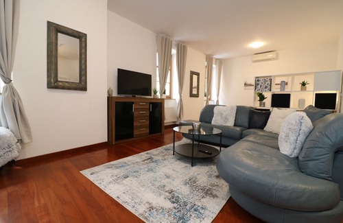 Old Town House | Cozy Apartment with Spa and Kitchen in Bratislava's Heart