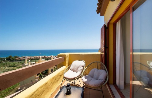 Puerto de la Duquesa Apartment | Beachside Apartment with Ocean View and Top Reviews
