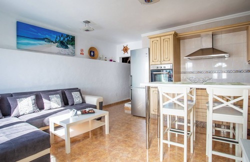 Orzola Apartment | Cozy Apartment by the Sea Near Caletón Blanco with Wi-Fi