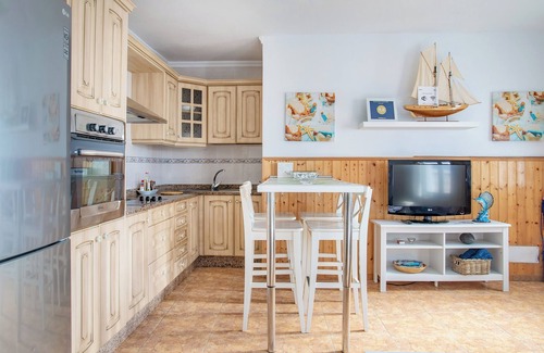 Orzola Apartment | Cozy Apartment by the Sea Near Caletón Blanco with Wi-Fi