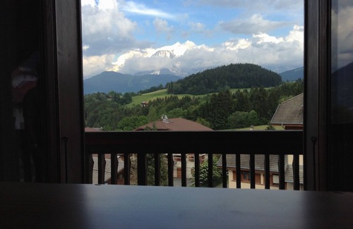 Cordon Apartment | Idyllic Mont-Blanc View Apartment with Spa & Breakfast